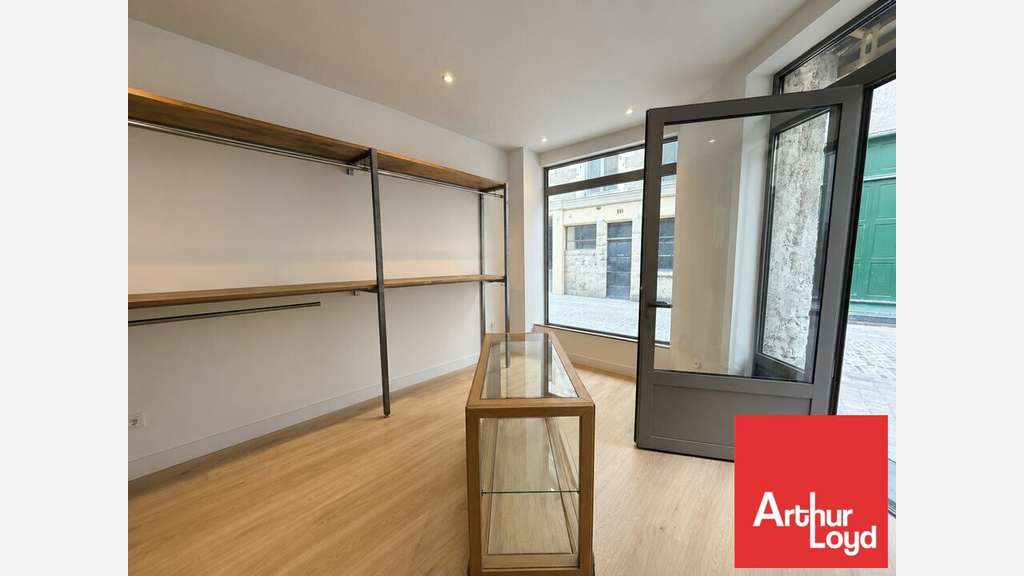 Local d'angle 26m² à louer à Poitiers