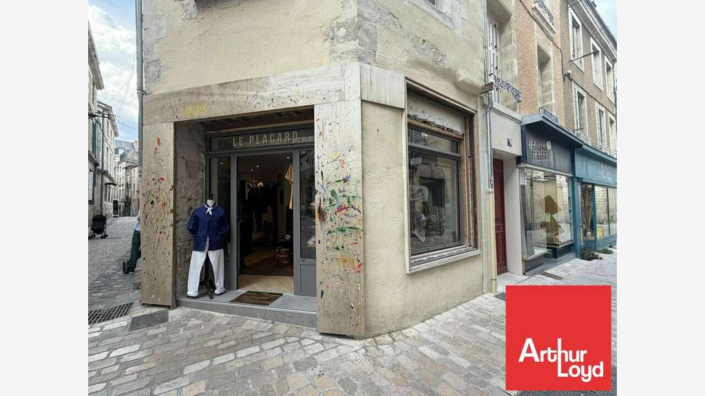 Local d'angle 26m² à louer à Poitiers
