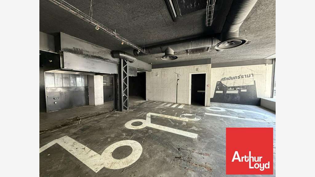 Local commercial 268m² à louer à Poitiers