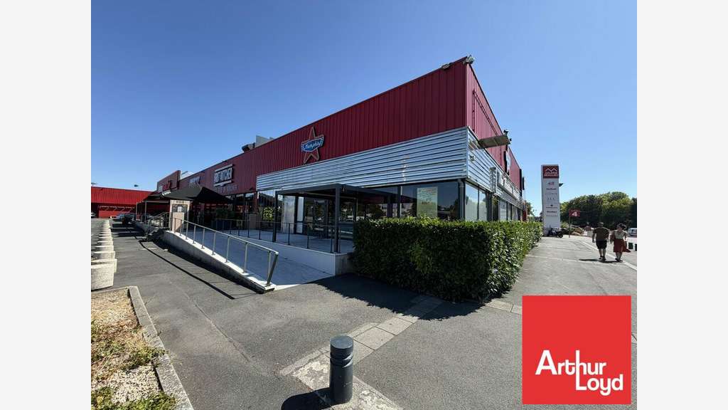 POITIERS - LOCAL COMMERCIAL à louer
