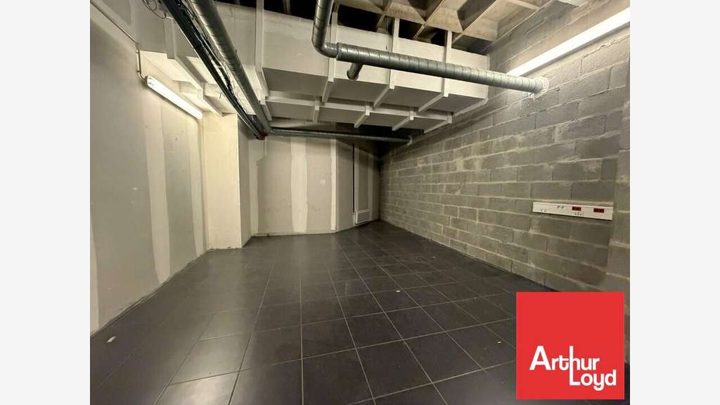 Local commercial 641m² à louer à Poitiers centre