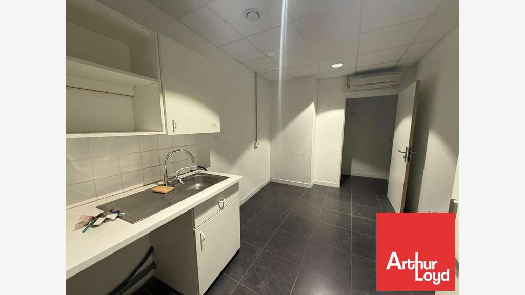 Local commercial 641m² à louer à Poitiers centre