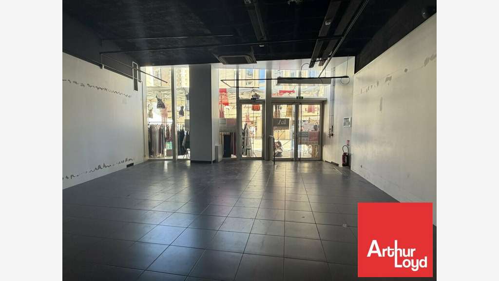 Local commercial 641m² à louer à Poitiers centre