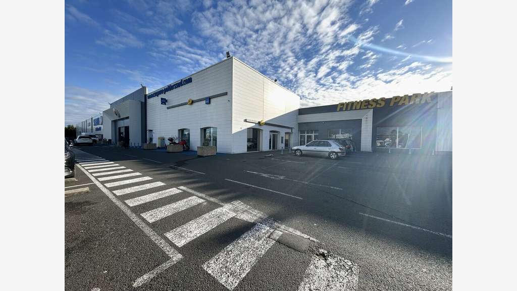 POITIERS - LOCAL COMMERCIAL à louer