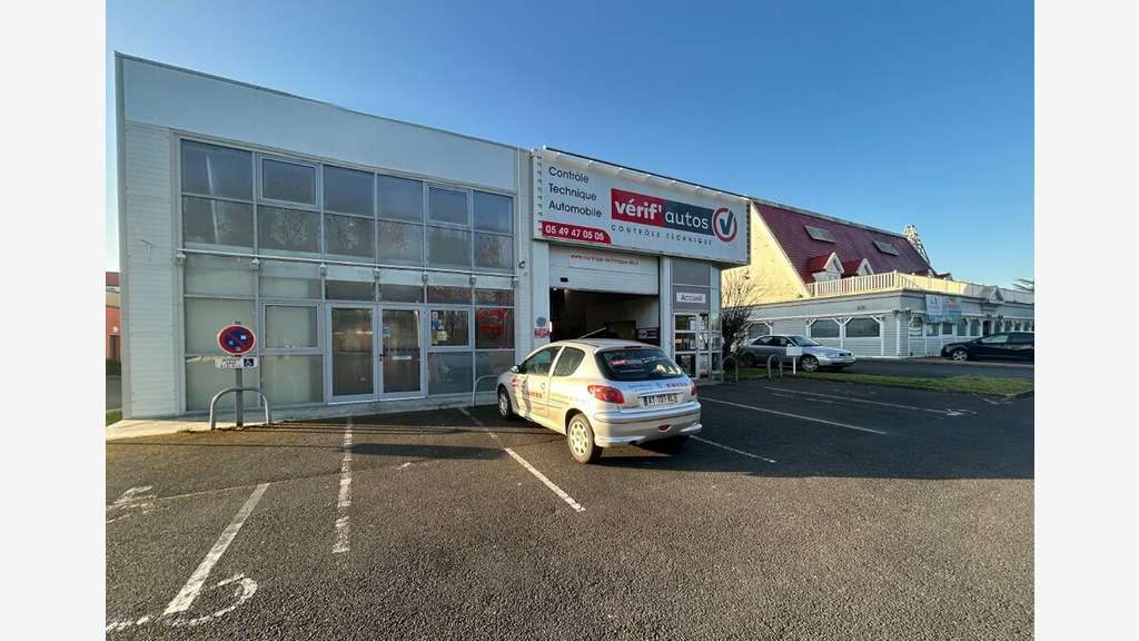 POITIERS - LOCAL COMMERCIAL à louer