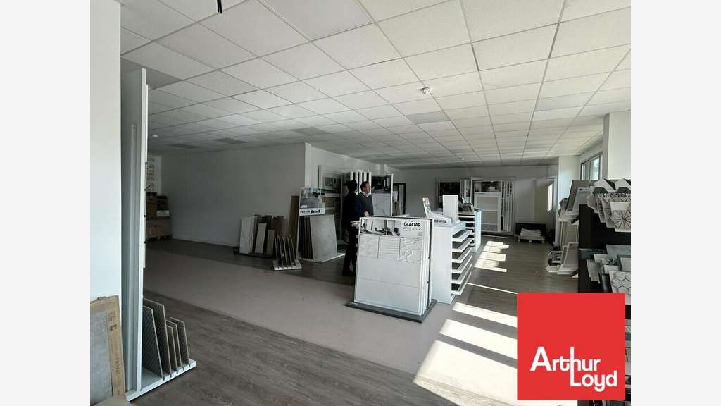 POITIERS - LOCAL COMMERCIAL à louer