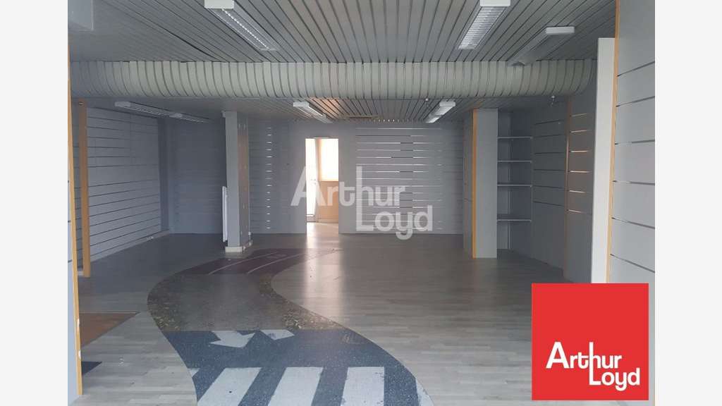 LOCAL COMMERCIAL POITIERS PROCHE PATINOIRE 117M²