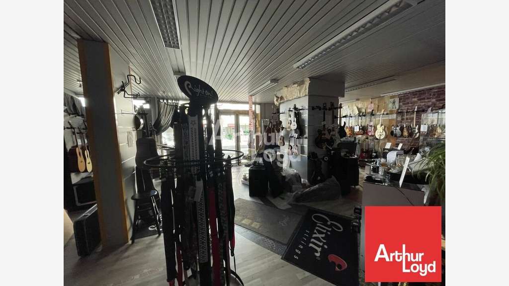 LOCAL COMMERCIAL POITIERS PROCHE PATINOIRE 117M²