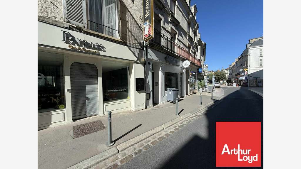 POITIERS - LOCAL COMMERCIAL à louer