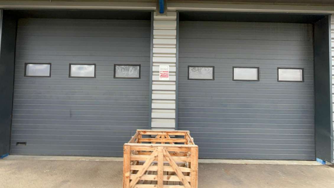 A louer local indus 1000m² accès facile ZI Poligny