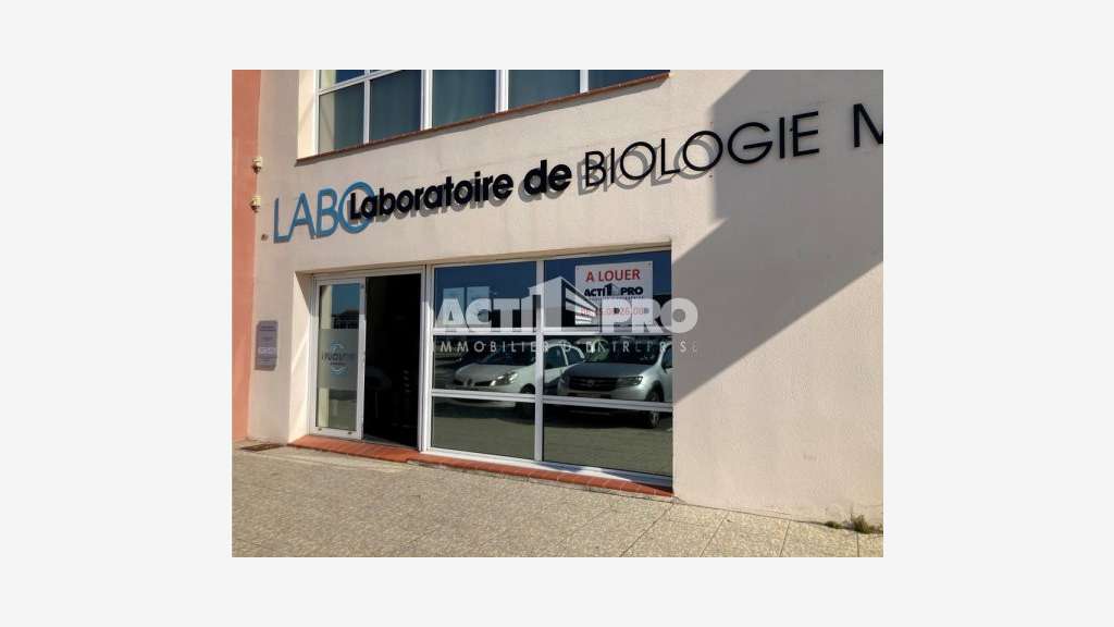 À louer local commercial 102 m² à Pollestres