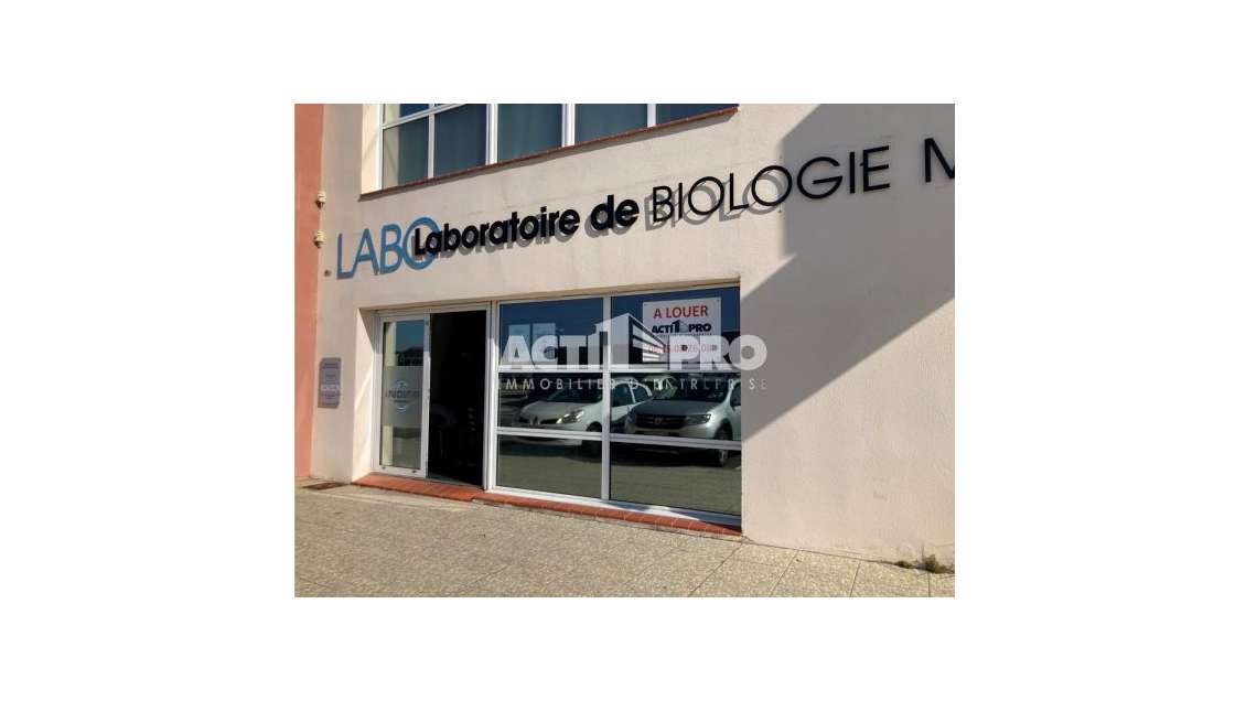 A louer local commercial 102m² à Pollestres