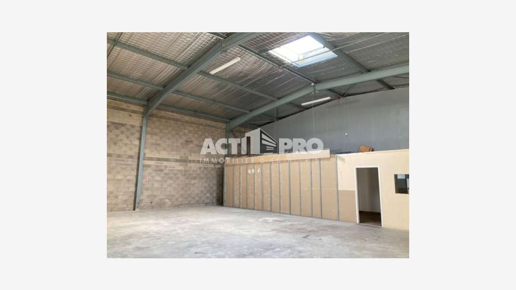 A louer local d'activité 444m² à Pollestres