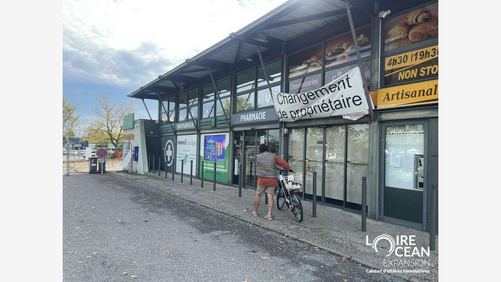 PONT-SAINT-MARTIN  LOCAL COMMERCIAL 270 m²