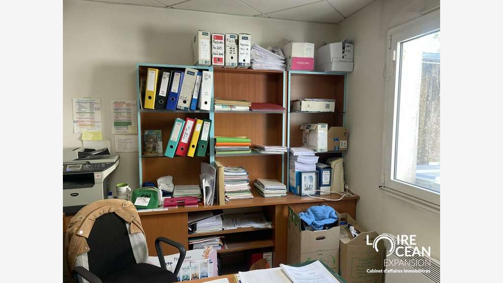 PONT-SAINT-MARTIN  LOCAL COMMERCIAL 270 m²