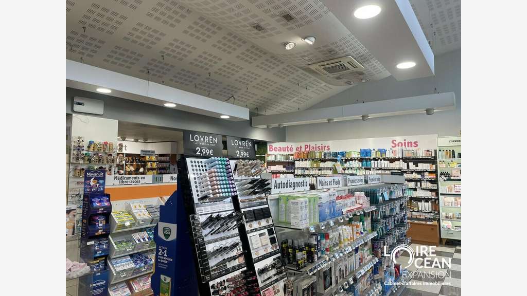 PONT-SAINT-MARTIN  LOCAL COMMERCIAL 270 m²