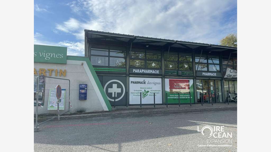 PONT-SAINT-MARTIN  LOCAL COMMERCIAL 270 m²