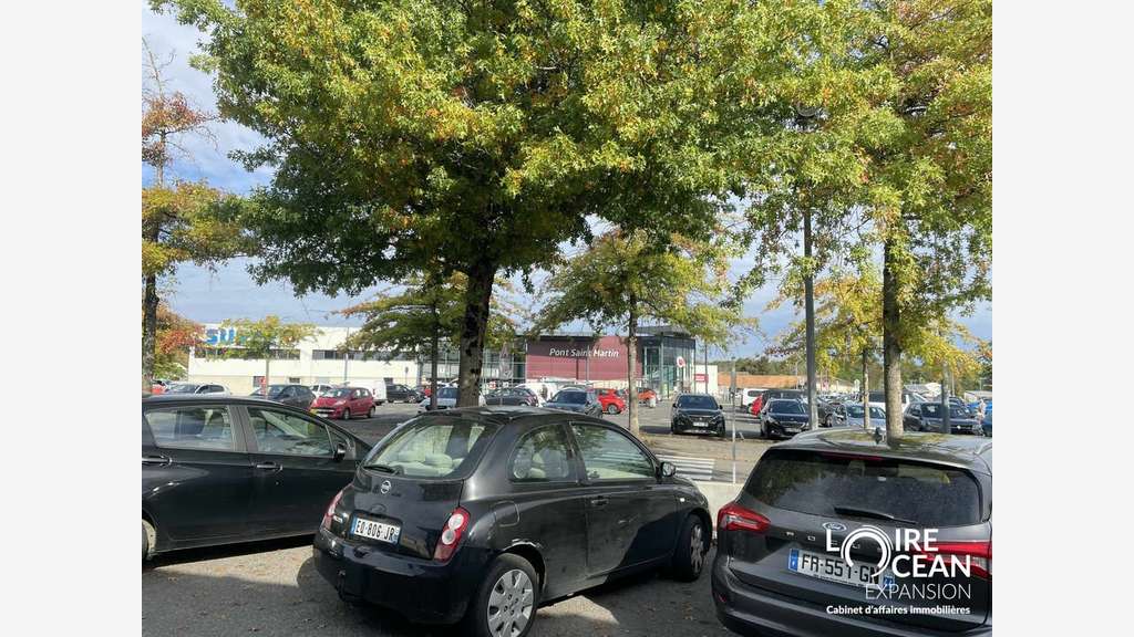 PONT-SAINT-MARTIN  LOCAL COMMERCIAL 270 m²