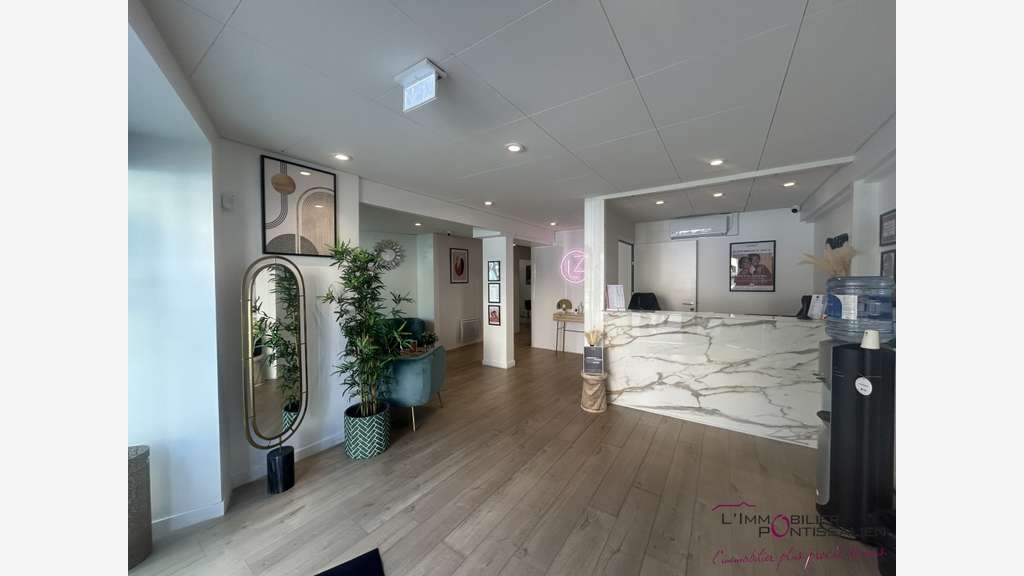 A louer local commercial 175m² à Pontarlier centre