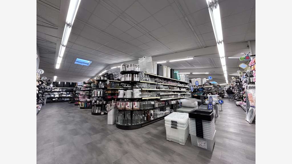 A louer bâtiment commercial 848m² à Pontivy 