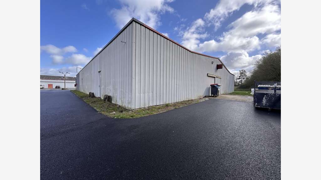 A louer bâtiment commercial 848m² à Pontivy 