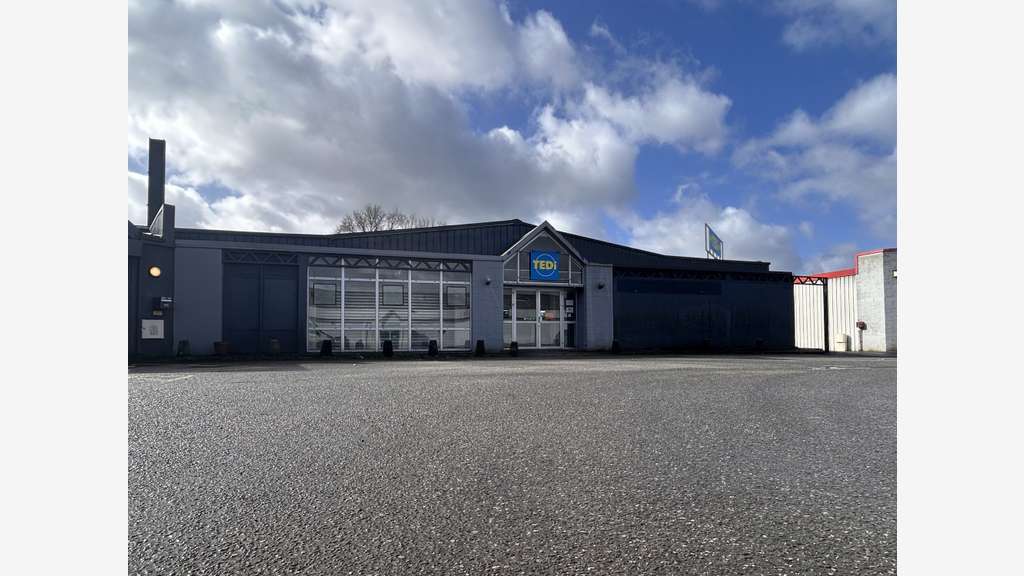 A louer bâtiment commercial 848m² à Pontivy 