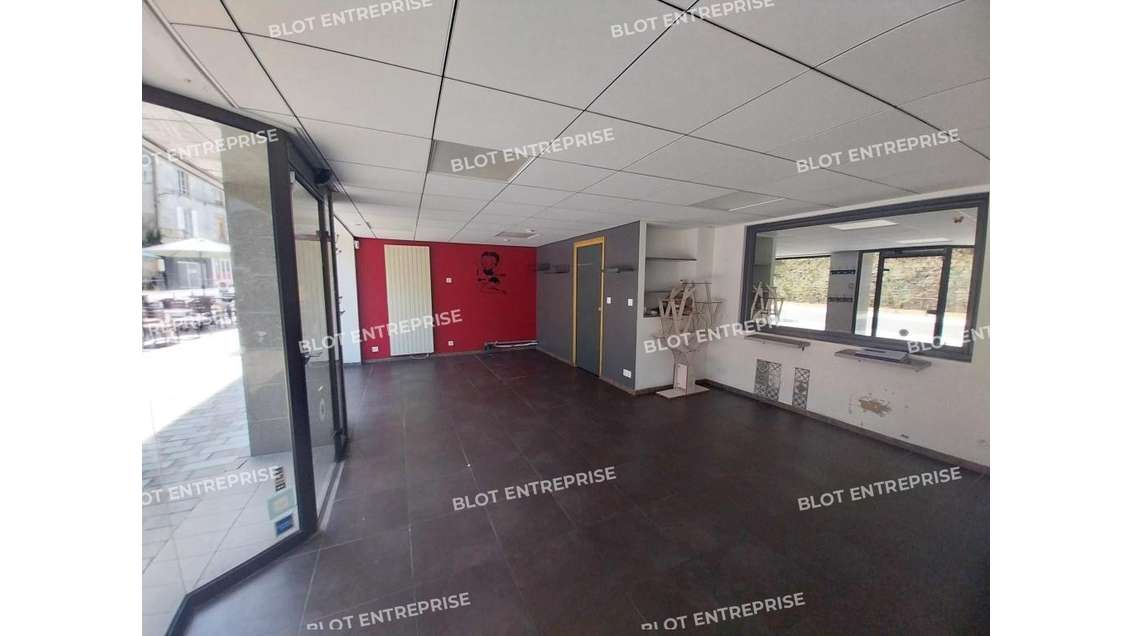 Loue local commercial 39m² Pontivy rue principale