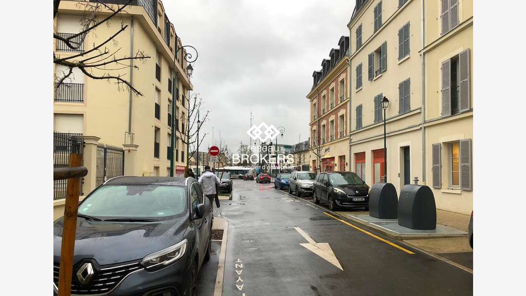 Local commercial 163m² au pied de la Gare Pontoise