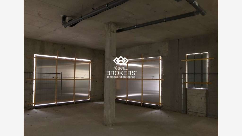 Local commercial 163m² au pied de la Gare Pontoise