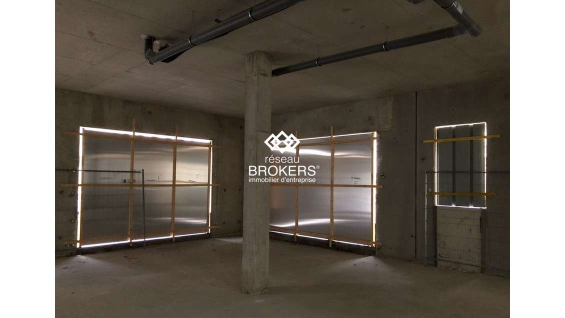 Local commercial 163m² au pied de la Gare Pontoise