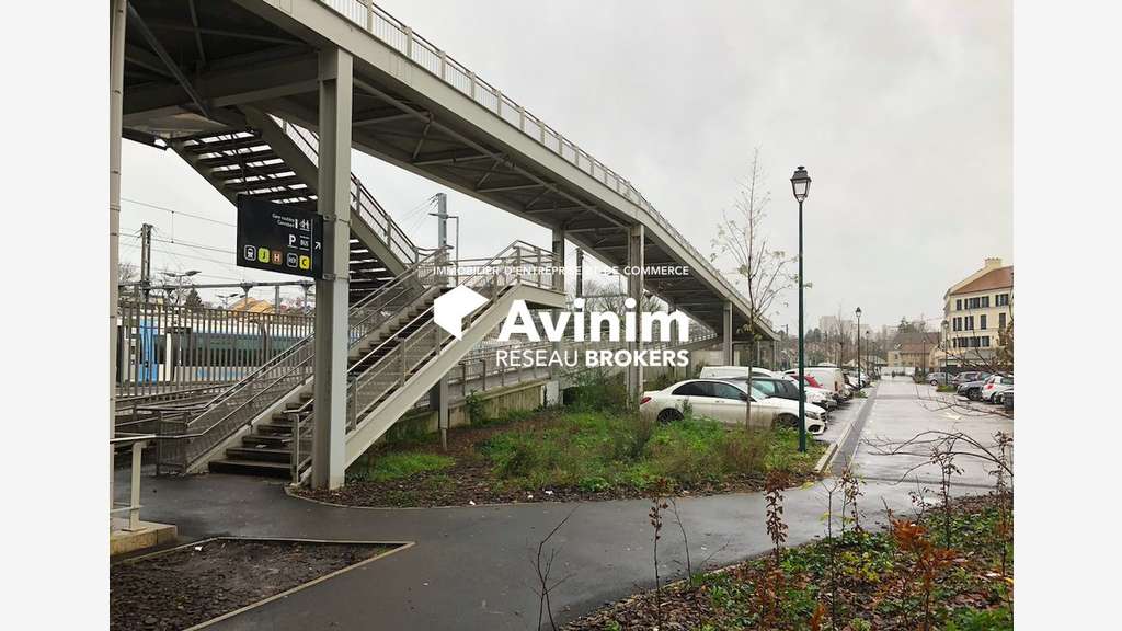 Local commercial 271m² en centre ville de Pontoise