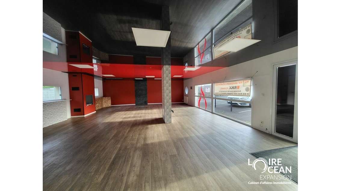 A louer local commercial 250m² axe passant Pornic 