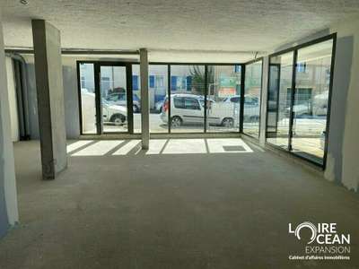 A louer local commercial neuf 74m² à Pornic