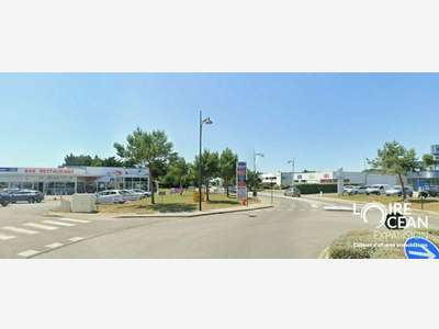 A louer local commercial de 600m² en ZAC à Pornic
