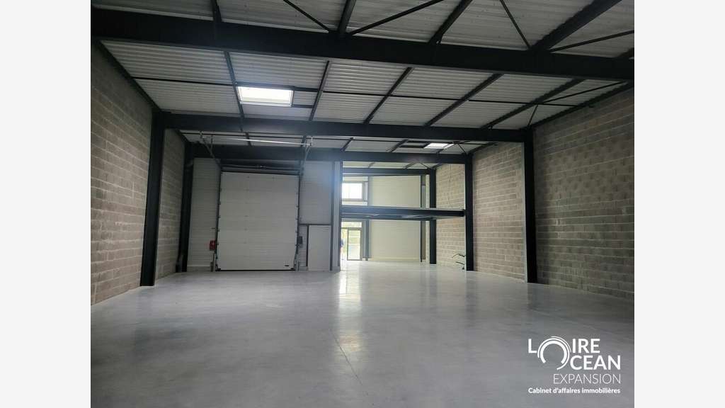 Cellule activité de 454m² à louer à Pornic Ouest