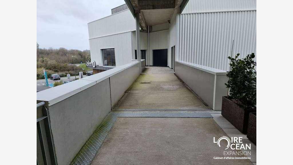 Location local commercial 555m² empl N°1 Pornic