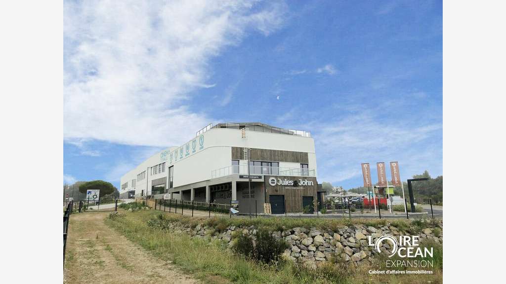 Location local commercial 555m² empl N°1 Pornic