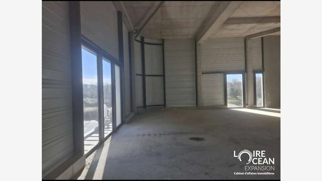 Location local commercial 555m² empl N°1 Pornic