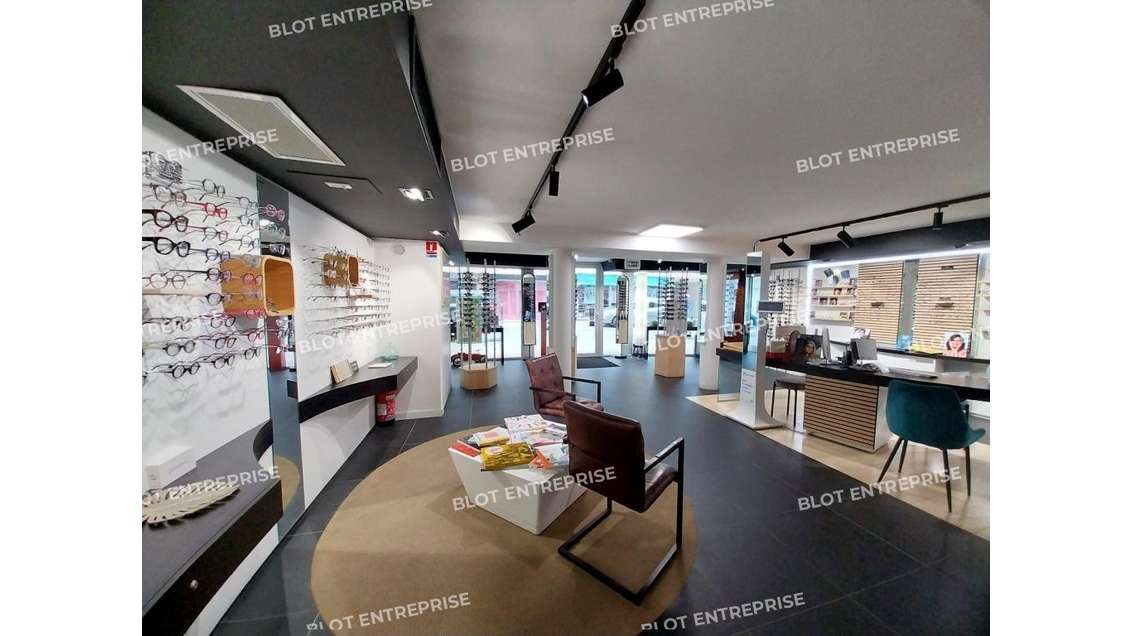 A louer local 89m² avec vitrine à Pornichet