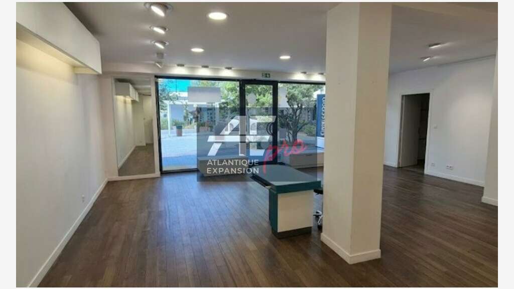 Loue local commercial de 92m² à Pornichet