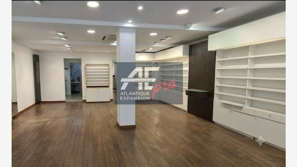 Loue local commercial de 92m² à Pornichet