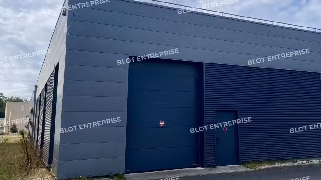 À LOUER - LOCAUX COMMERCIAUX - 179 M² - PORNICHET