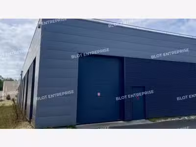 À LOUER - LOCAUX COMMERCIAUX - 179 M² - PORNICHET