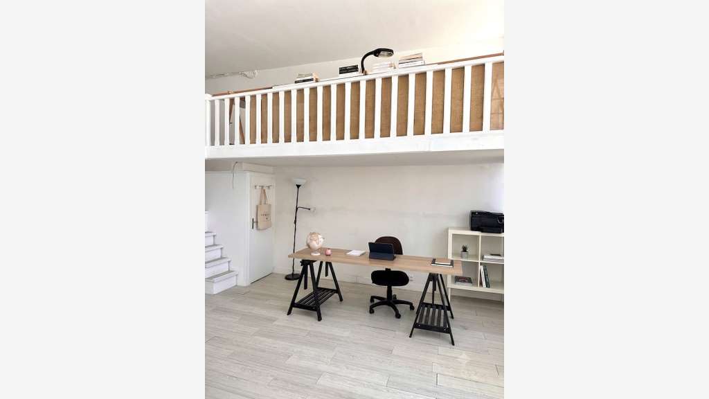 PORT-CAMARGUE LOCAL COMMERCIAL RÉNOVÉ DE 25 M² A