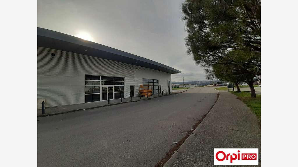 A louer cellule neuve 150m² Zone Auréats à Valence