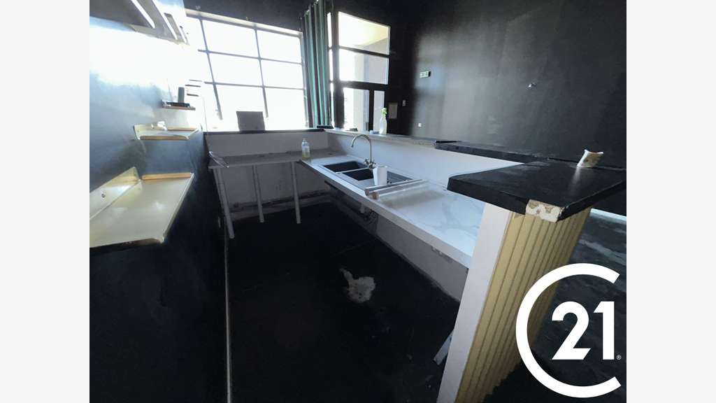 Loue local de 140m² en zc Portes les Valence
