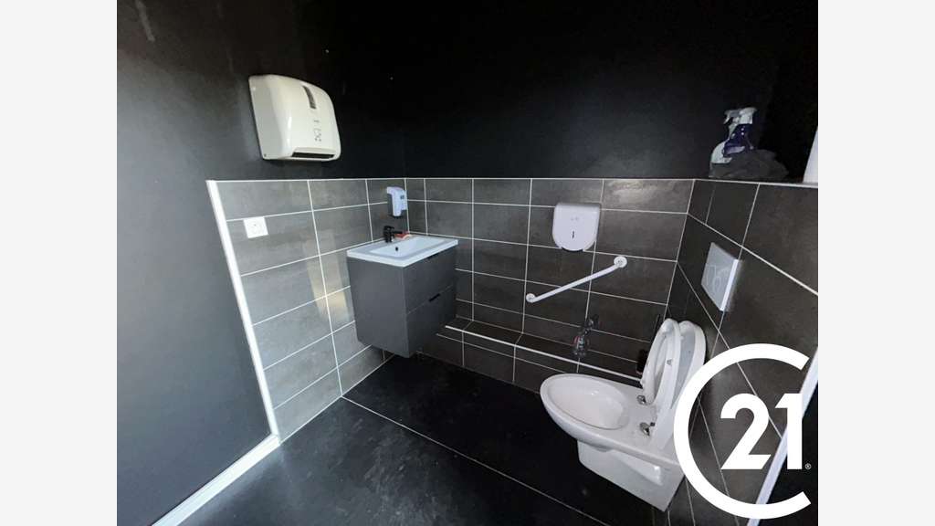 Loue local de 140m² en zc Portes les Valence