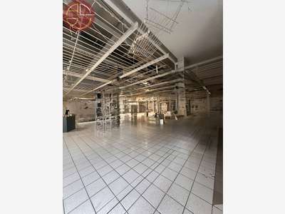 Location local 1100m² ERP  avec vitrines à Portet