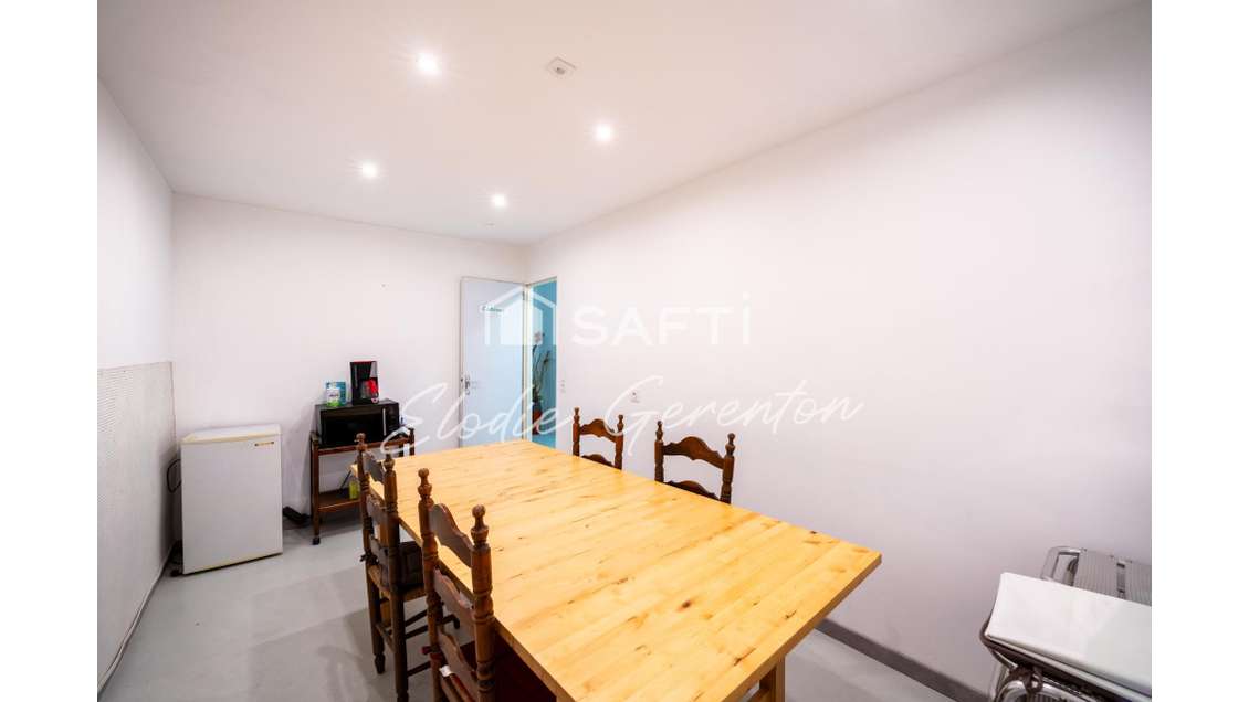 Local commercial 87m² à louer à Prades