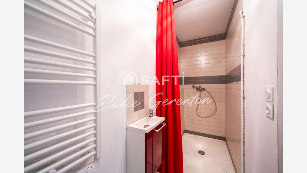 Local commercial 87m² à louer à Prades